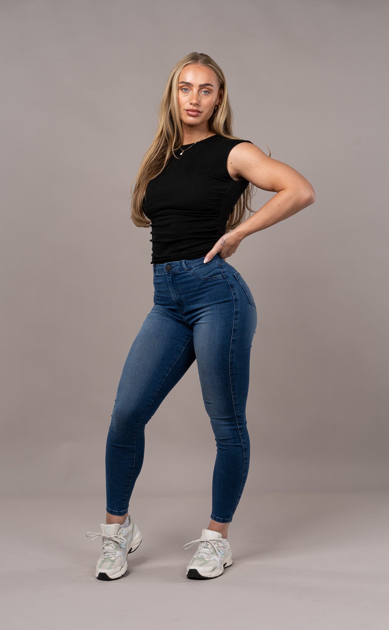 Womens Contour Fitjeans - Azure Blue