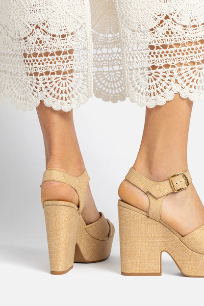 Cher Sandal In Beige Raffia