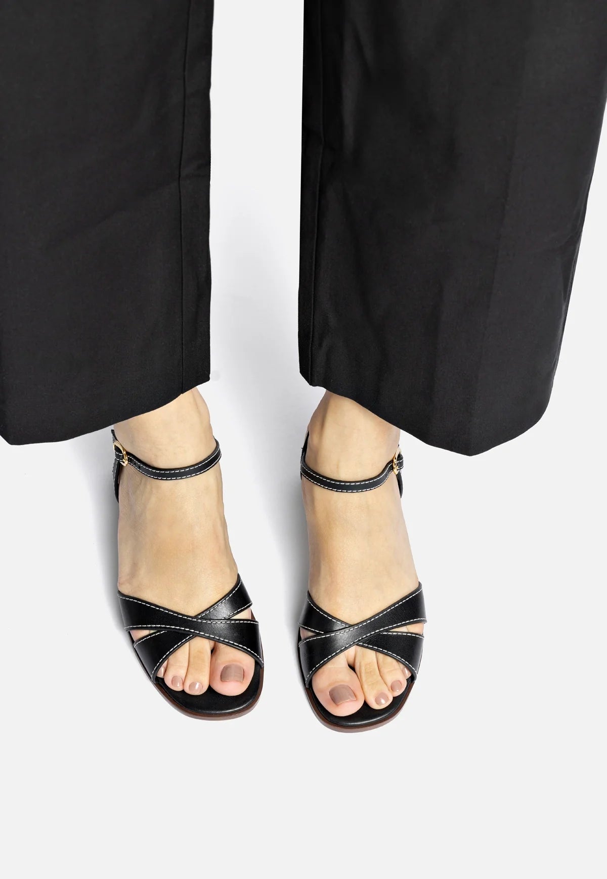 Roma Sandal In Vegetale Black Leather