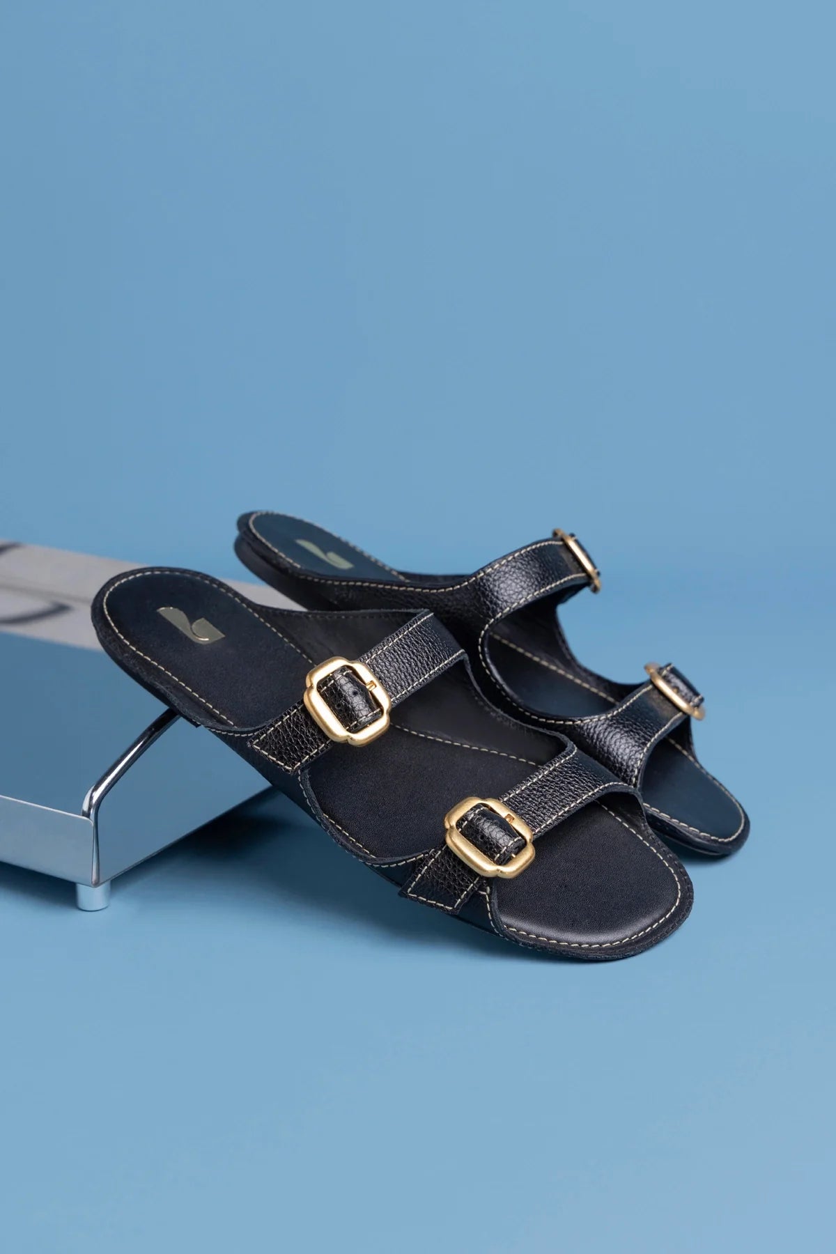 Amalfi Flat Black Leather