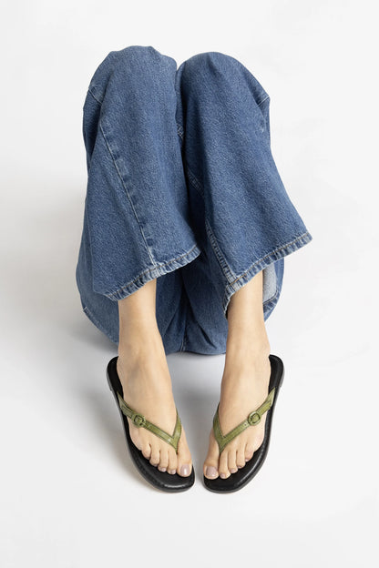 Mary Kate Flat Sandal In Seaweed Leather